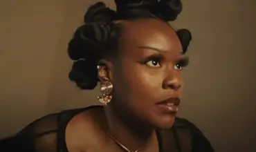 A portrait of Jasmine, an hidradenitis suppurativa (HS) advocate, journalist and filmmaker